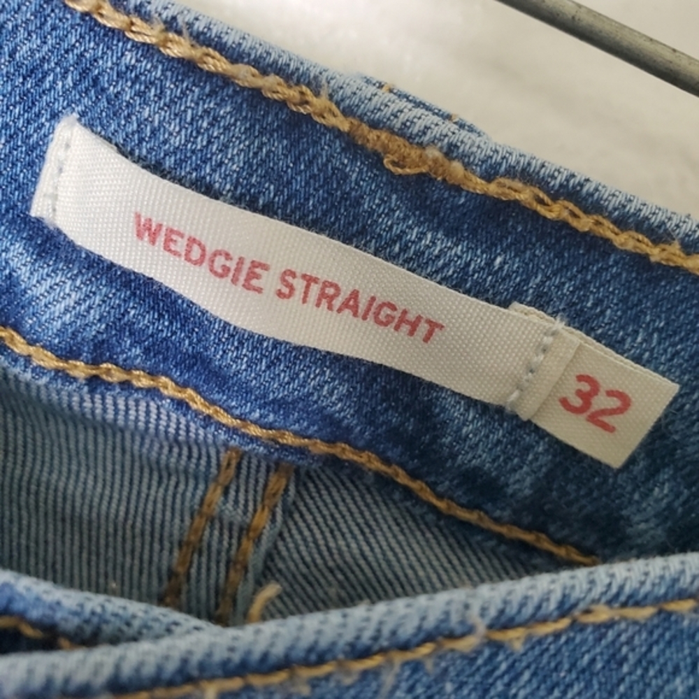 Levi's Women's Button Fly Wedgie Straight Leg Jeans With Distressing‎ - Picture 7 of 10
